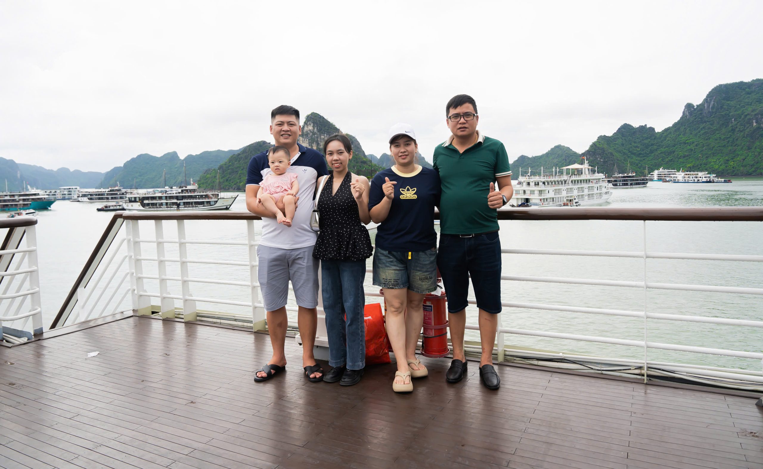 Thuốc thuỷ sản VAQ tri ân các đại lý tổ chức tour du lịch “ Khám phá vịnh Hạ Long”