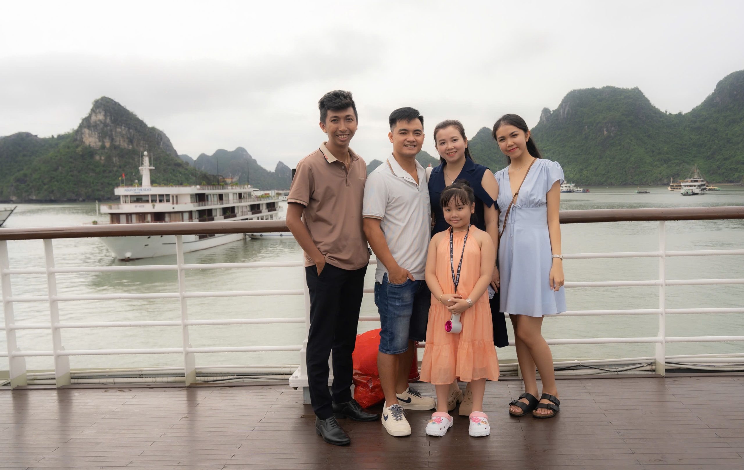 Thuốc thuỷ sản VAQ tri ân các đại lý tổ chức tour du lịch “ Khám phá vịnh Hạ Long”