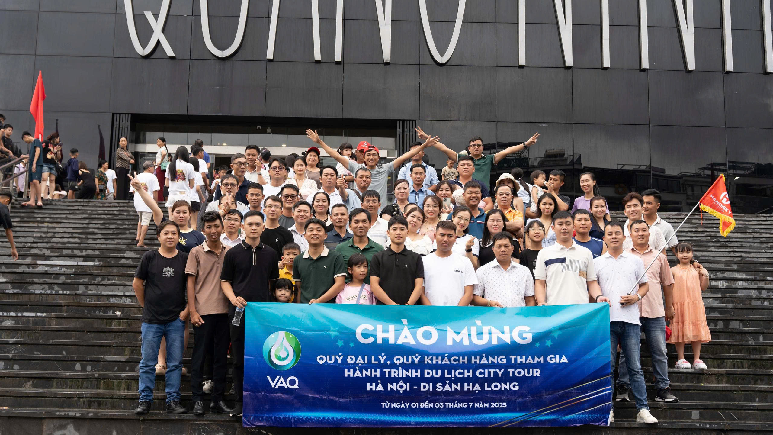 Thuốc thuỷ sản VAQ tri ân các đại lý tổ chức tour du lịch “Khám phá vịnh Hạ Long”