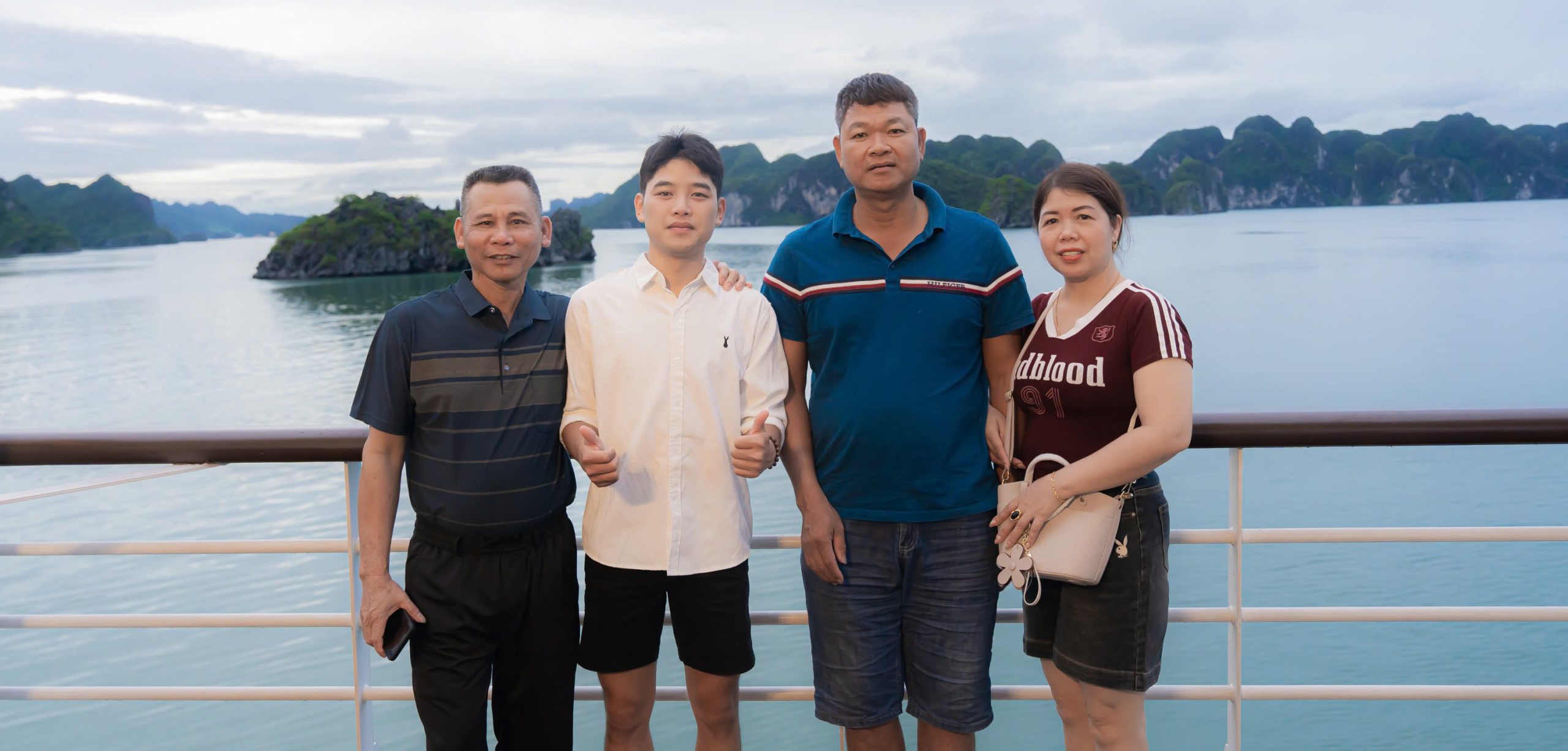 Thuốc thuỷ sản VAQ tri ân các đại lý tổ chức tour du lịch “ Khám phá vịnh Hạ Long”
